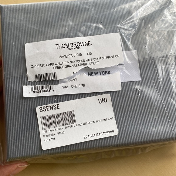 THOM BROWNE Navy Sky Icons Zip Card Wallet - Picture 13 of 13